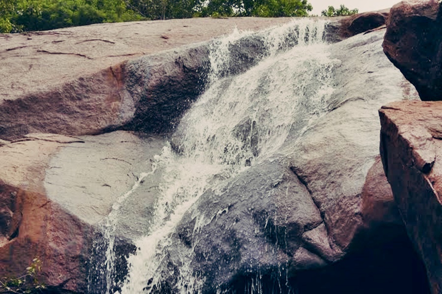 Jalagamparai Waterfall a place to visit in Yelagiri