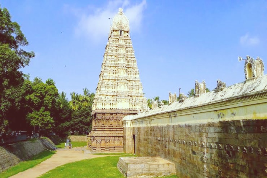 Jalagandeeswarar Temple place to visit in Yelagiri