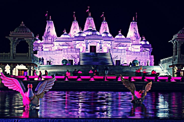 akshardham delhi light and sound show timings