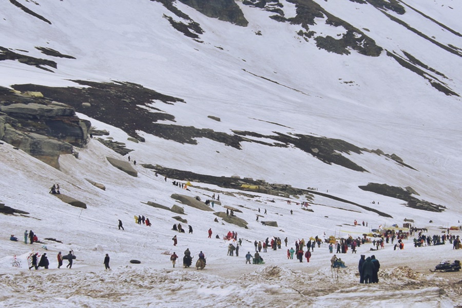 Rohtang Pass Manali one of the best places to visit in Kullu Manali